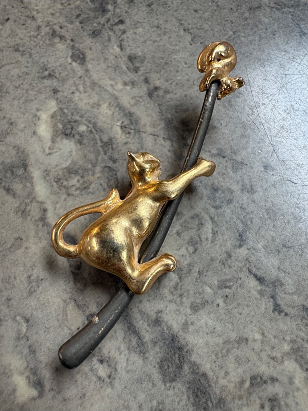 vintage gold and silver tone cat and mouse brooch